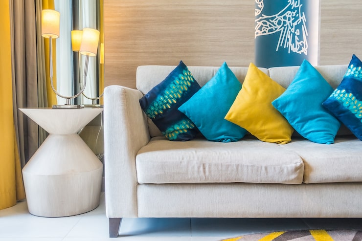 Blue and Green Pillows: Stylish Ideas for a Fresh and Relaxing Home