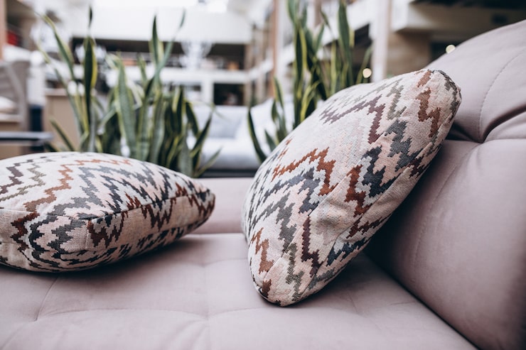 Neutral Throw Pillows: Simple and Stylish Ideas for a Comfortable Home