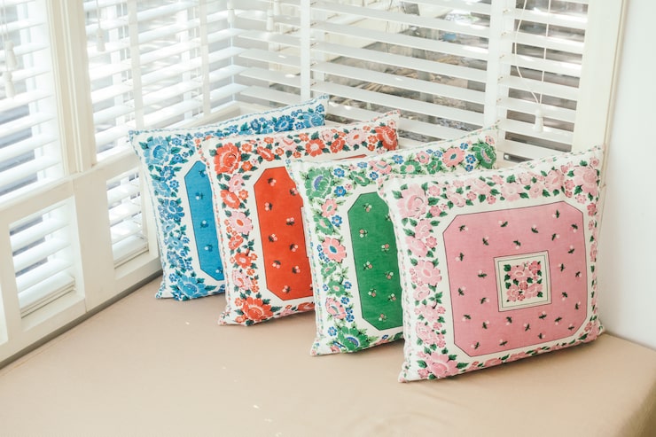Floral Pillow Covers: Stylish Ideas for a Fresh and Inviting Home